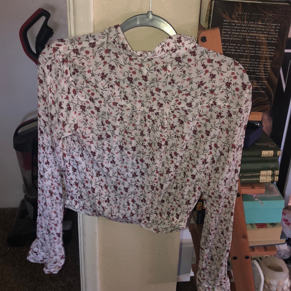 Hollister long sleeve floral top - Picture 3 of 7